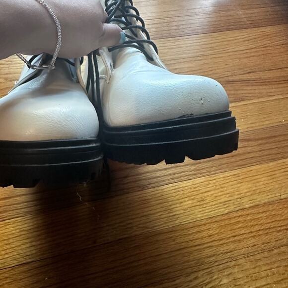 Weeboo White Combat Boots Size 10 – Minimal Wear, Bold Street Style - Picture 6 of 10